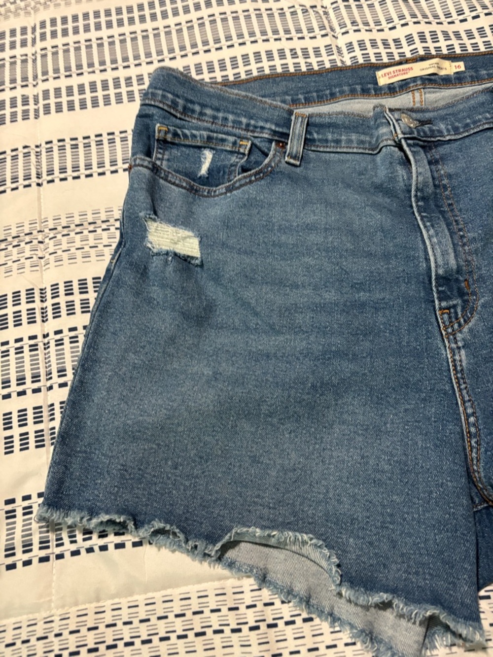 Levi's Medium Blue High-Rise Frayed Hem Jean Shorts - Picture 3 of 6